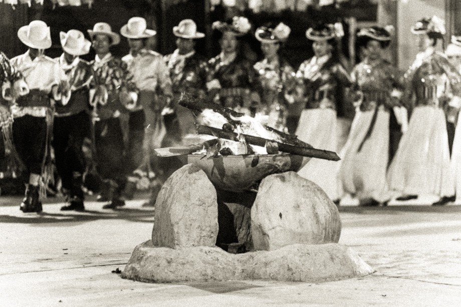 Tradycyjny taniec Mosuo w Luoshui (Lugu Hu) (Chiny 100 lat temu)